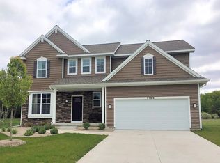 7106 Arrowhead Cir, Midland, MI 48642