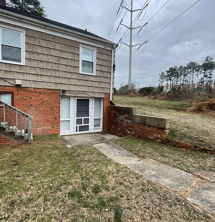 1st image of 901 Marilyn Dr #B