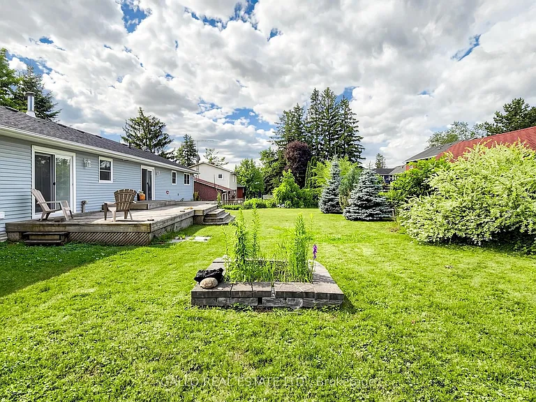32 Elmvale Blvd — Photo 26