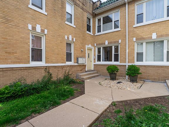 3rd image of 5418 W Windsor Ave APT 1N