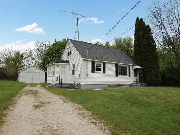 W8355 Lincoln Ave, Oakfield, WI 53065