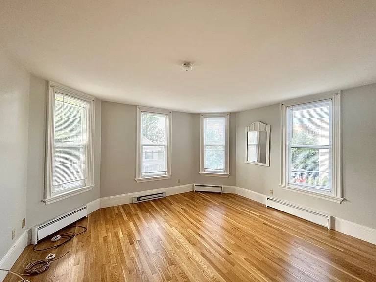 14 Chestnut St #3 — Photo 2