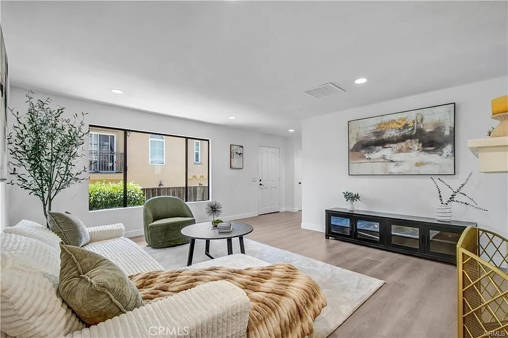 3 bed, 1449 sqft, $3,500 — Photo 3