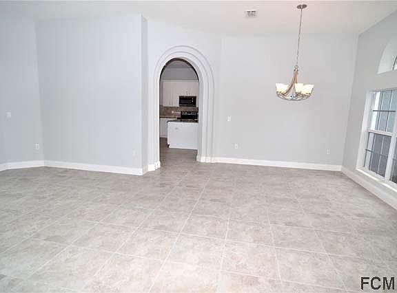 3rd image of 18 Pittson Ln