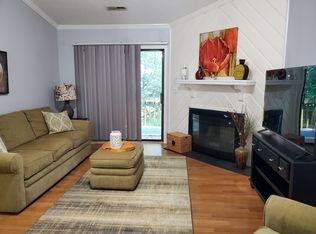 135 Columbine Dr APT 221, Winston Salem, NC 27106