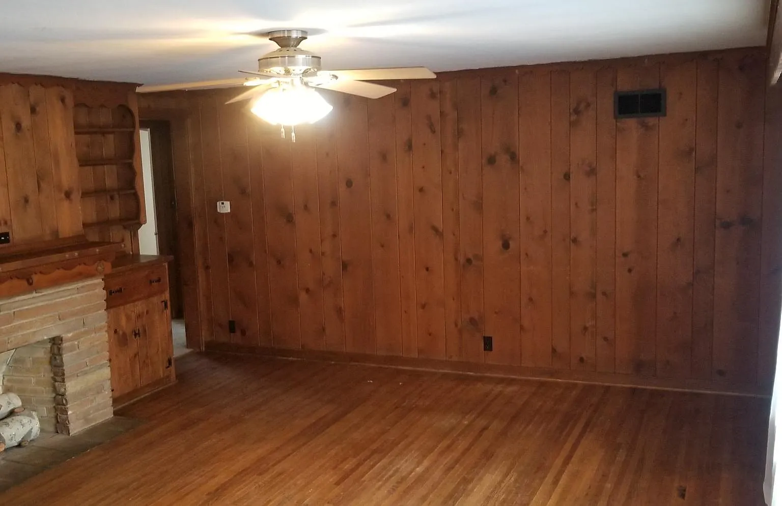 2 bed, 1054 sqft, $1,300 — Photo 3