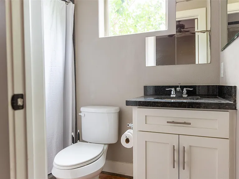 2903 Blodgett St — Photo 8