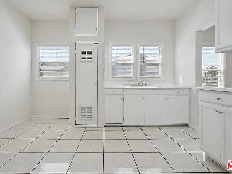 1464 3/4 W 35th Pl — Photo 3
