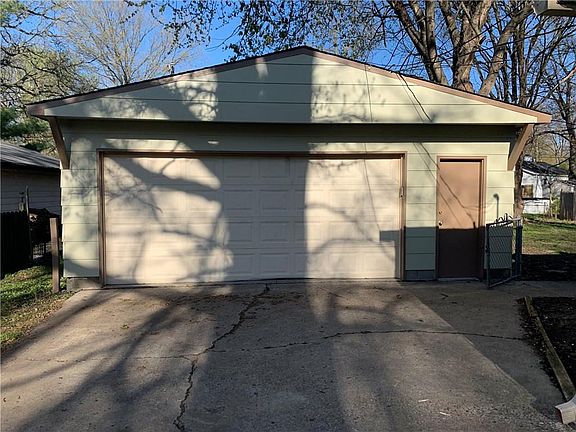 3rd image of 1632 Farley Dr