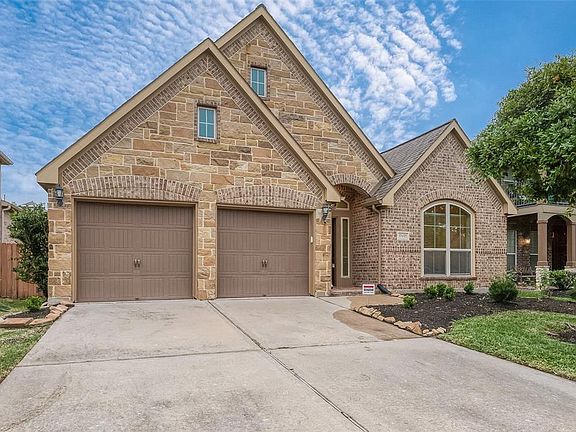 2nd image of 17402 Aldenwilds Ln