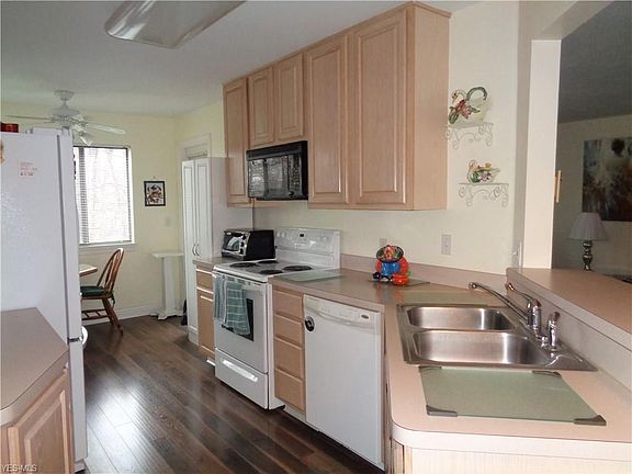 3rd image of 3800 Rosemont Blvd APT 103D