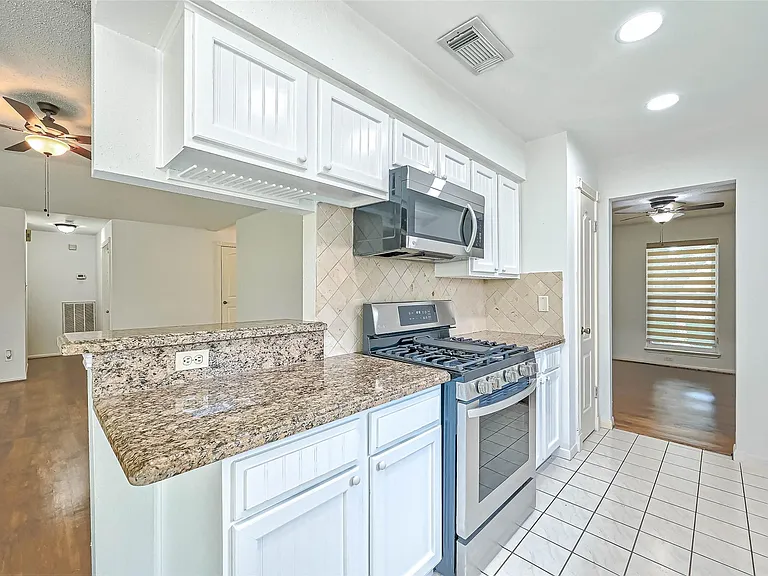 2922 Lakefield Way — Photo 17