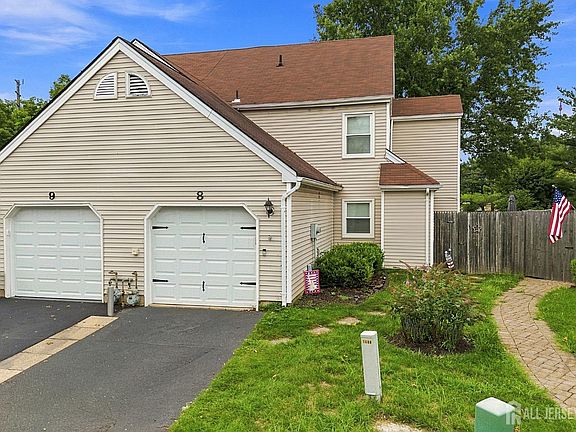 2nd image of 8 Cooper Ct