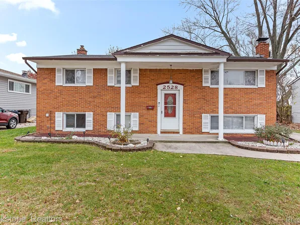 2528 Koper Dr, Sterling Heights, MI 48310