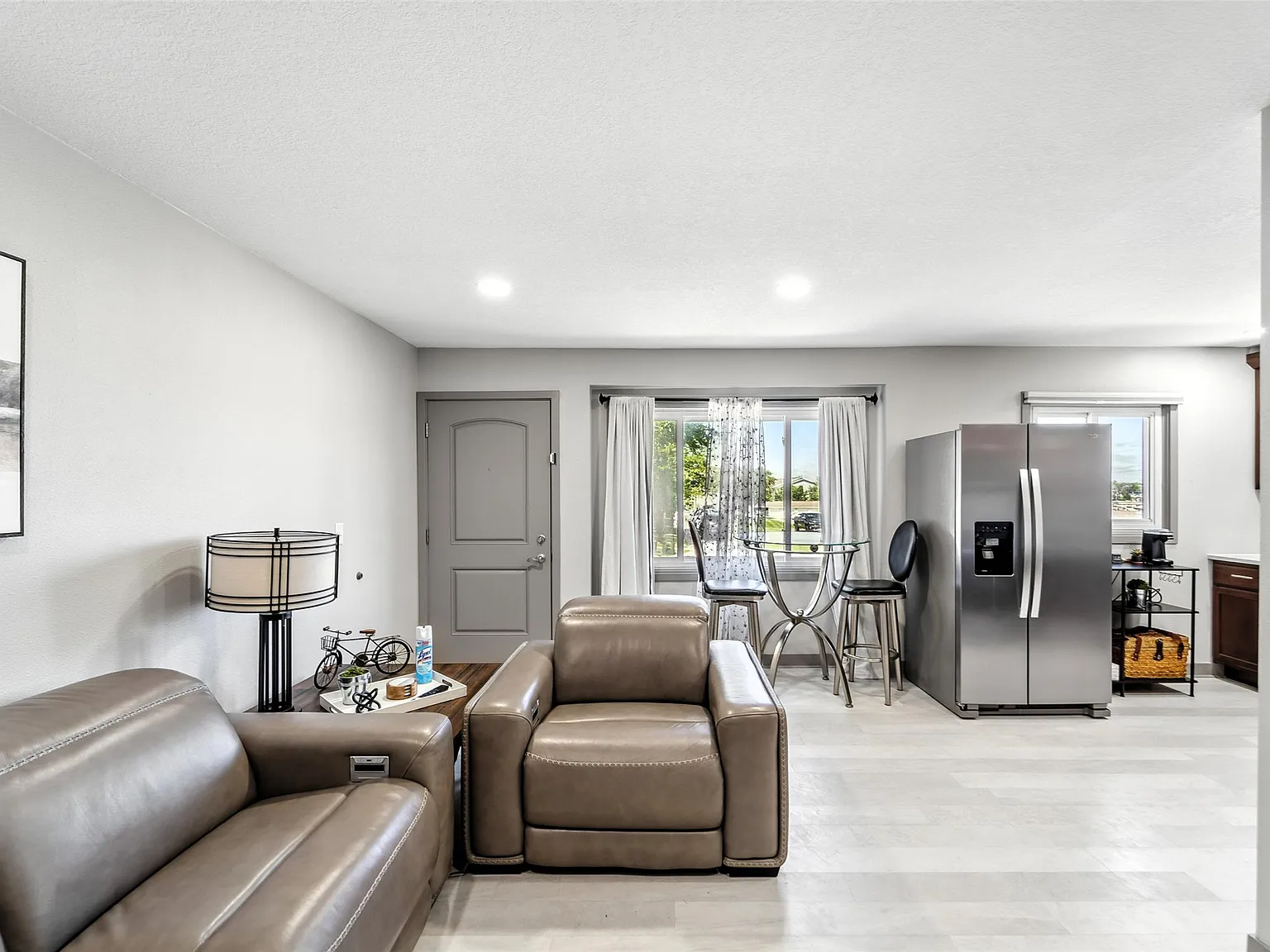 2 bed, 1.0 bath, 731 sqft, $2,149 — Photo 4