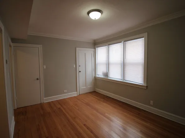 4950 W Berteau Ave, Chicago, IL