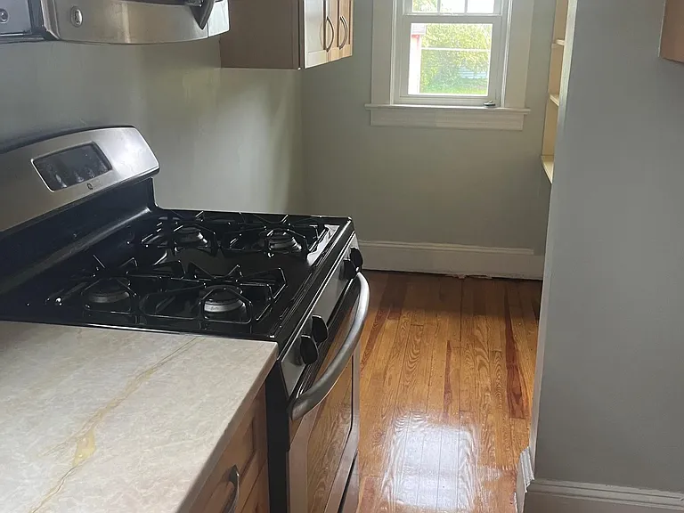 903 Monument Ave — Photo 9