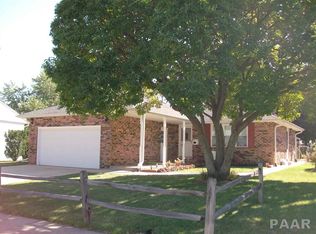 1302 Florence Ave, Pekin, IL 61554