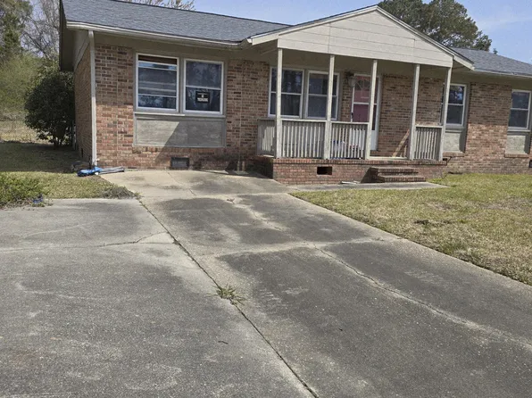 1 Berkshire Drive, Jacksonville, NC 28546