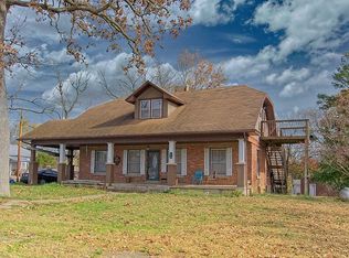 120 N Clark St, Everton, MO 65646