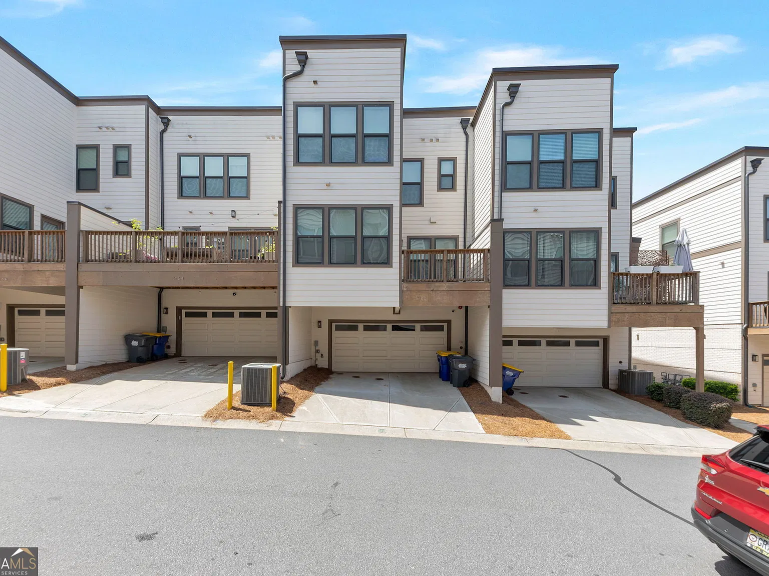 3 bed, 3.5 bath, 2500 sqft, $3,350 — Photo 1