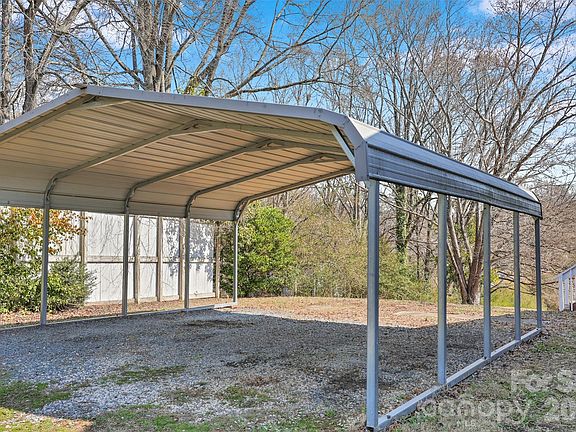 3rd image of 606 Ridge St