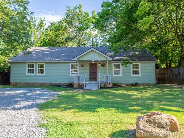 104 Thompson Ave, Poteau, OK 74953