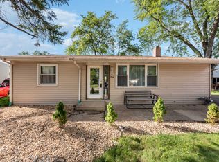 130 Adobe Cir, Carpentersville, IL 60110