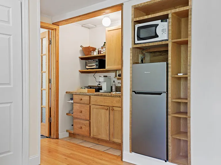 Kitchen
2 Burner Stove top 
Toaster Oven, Microwave
Fridge/Freezer
All pots, pans, dishes stocked
Coffee maker