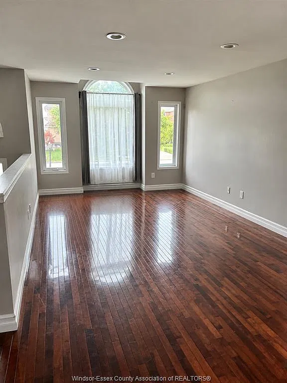 5 bed, $3,000 — Photo 3