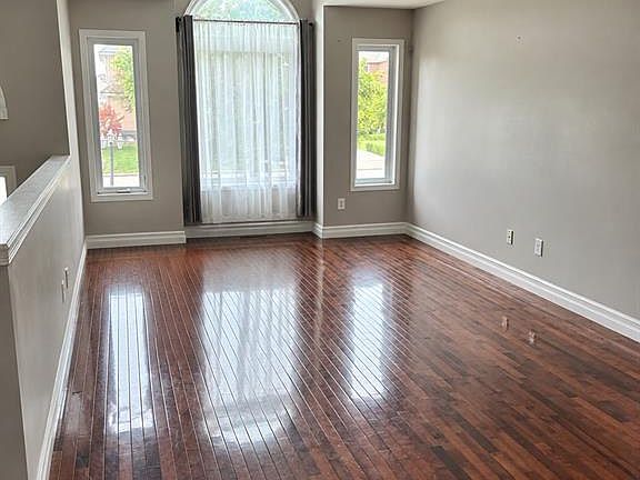 3rd image of 1340 Stoneybrook Cres