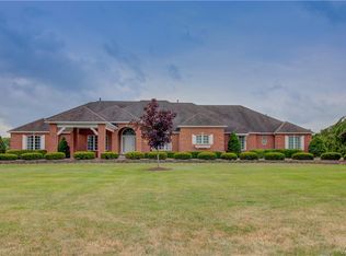 7250 Lea Ln, Lockport, NY 14094