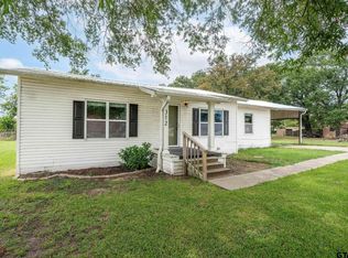 312 Circle Dr, Bogata, TX 75417