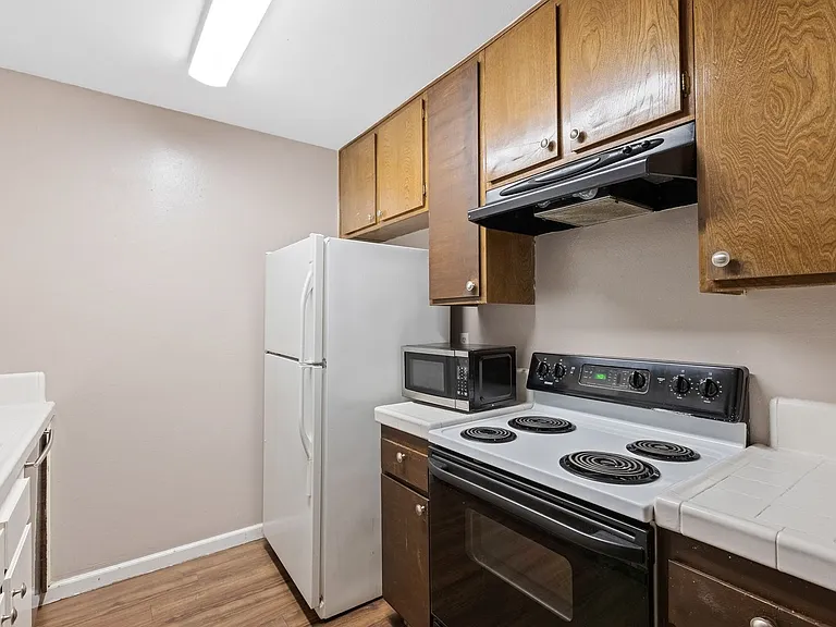 5460 White Oak Ave #F101 — Photo 12