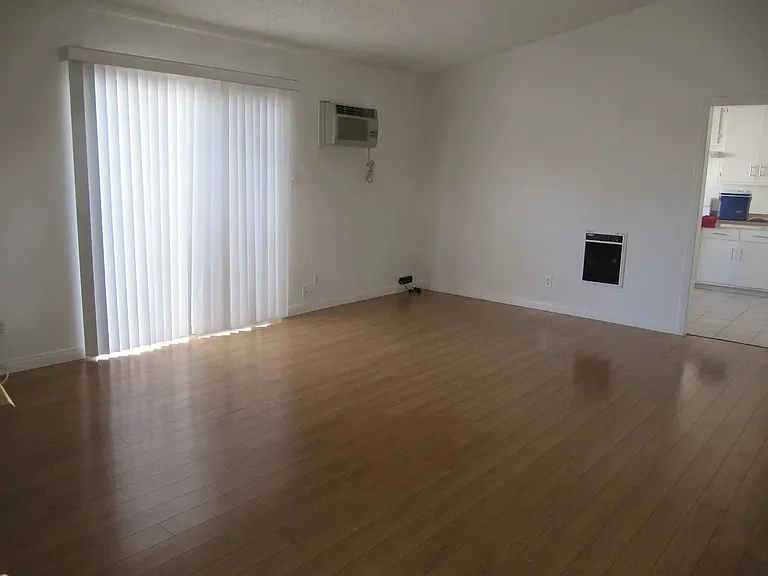 16628 Woodruff — Photo 38