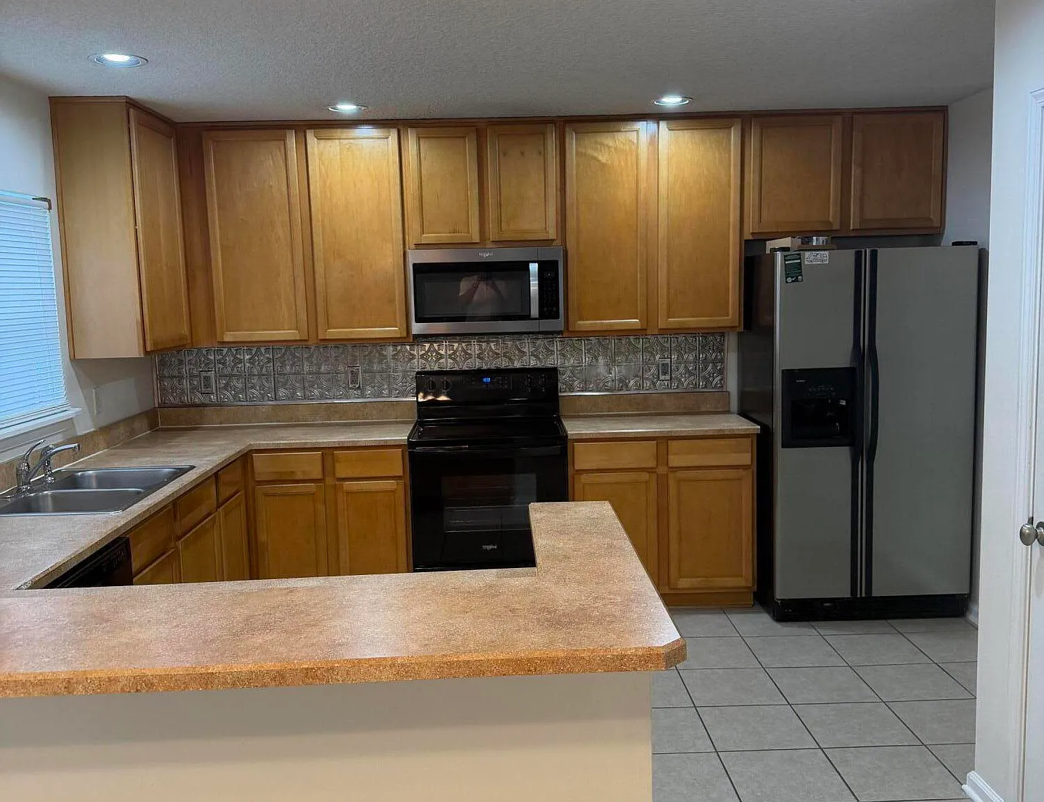 5 bed, 3.0 bath, 2130 sqft, $2,395 — Photo 3