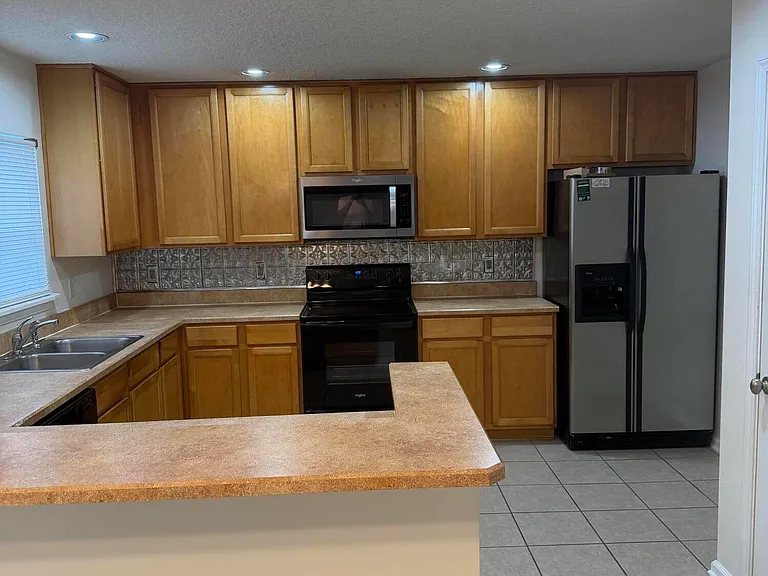 1603 Canopy Oaks Dr — Photo 3