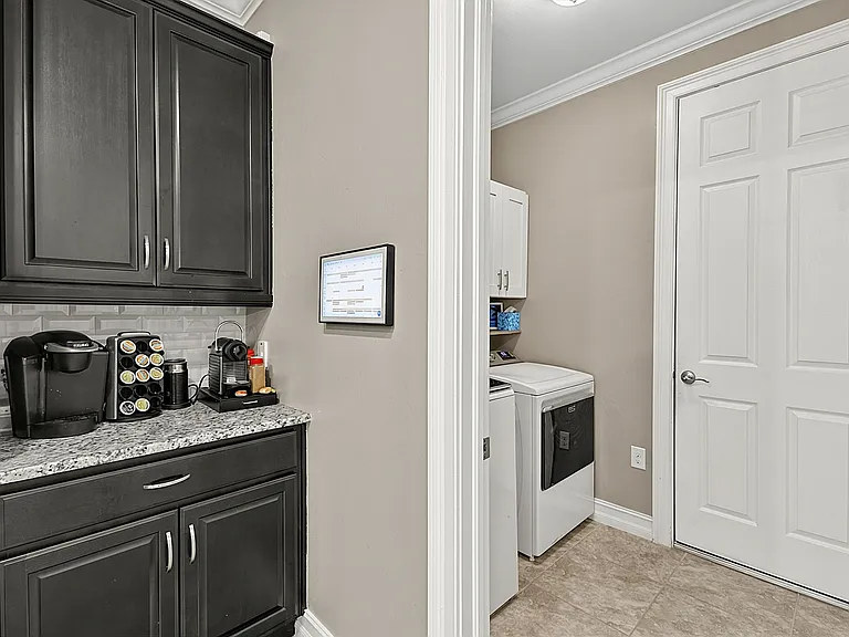 3391 Acapulco Cir — Photo 22