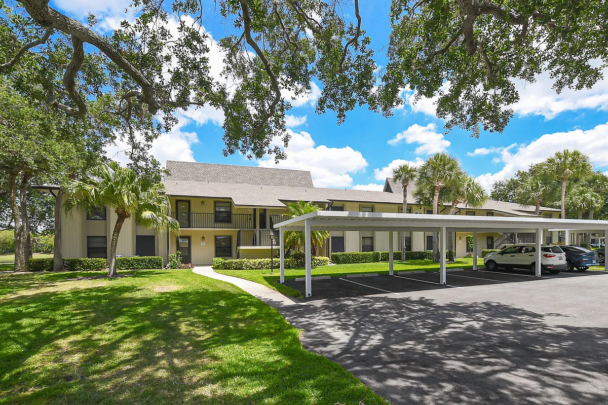 Building Photo - 20 Plantation Dr #101