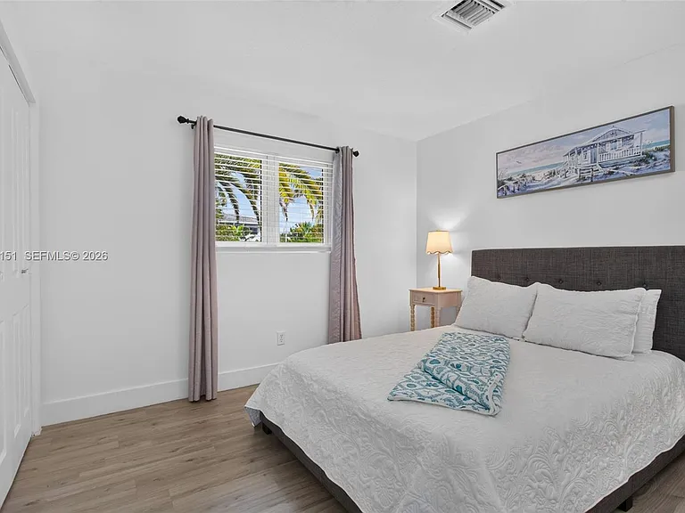 5770 NE 18th Ave — Photo 14