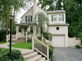 4 Cambridge Rd, Great Neck, NY 11023