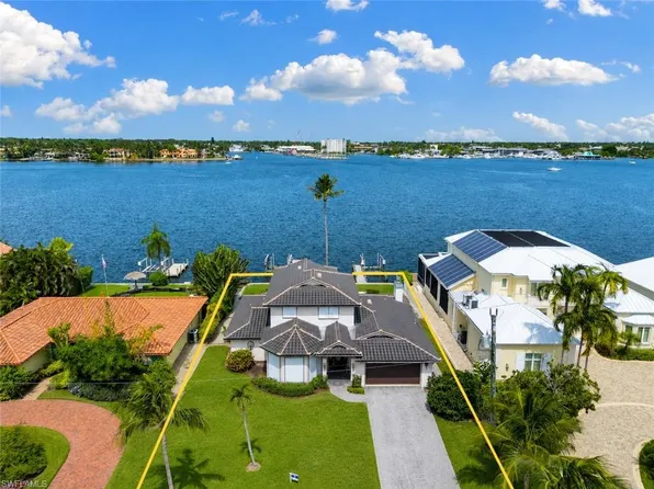 1535 Dolphin LN, NAPLES, FL 34102