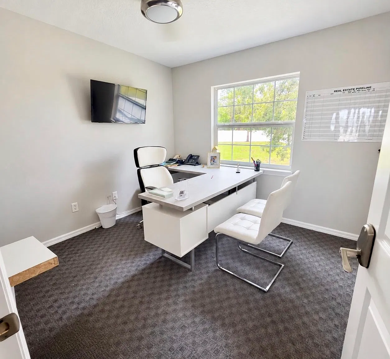 Studio, 896 sqft, $1,800 — Photo 2