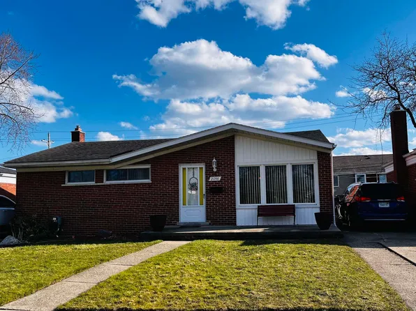 21748 Timberidge St, Saint Clair Shores, MI 48082