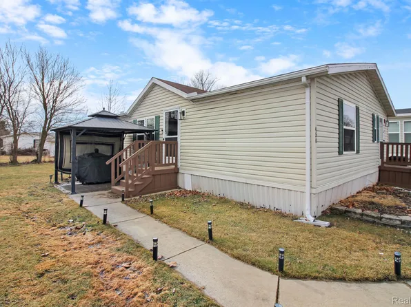 450 Pinecone Trl, Monroe, MI 48161