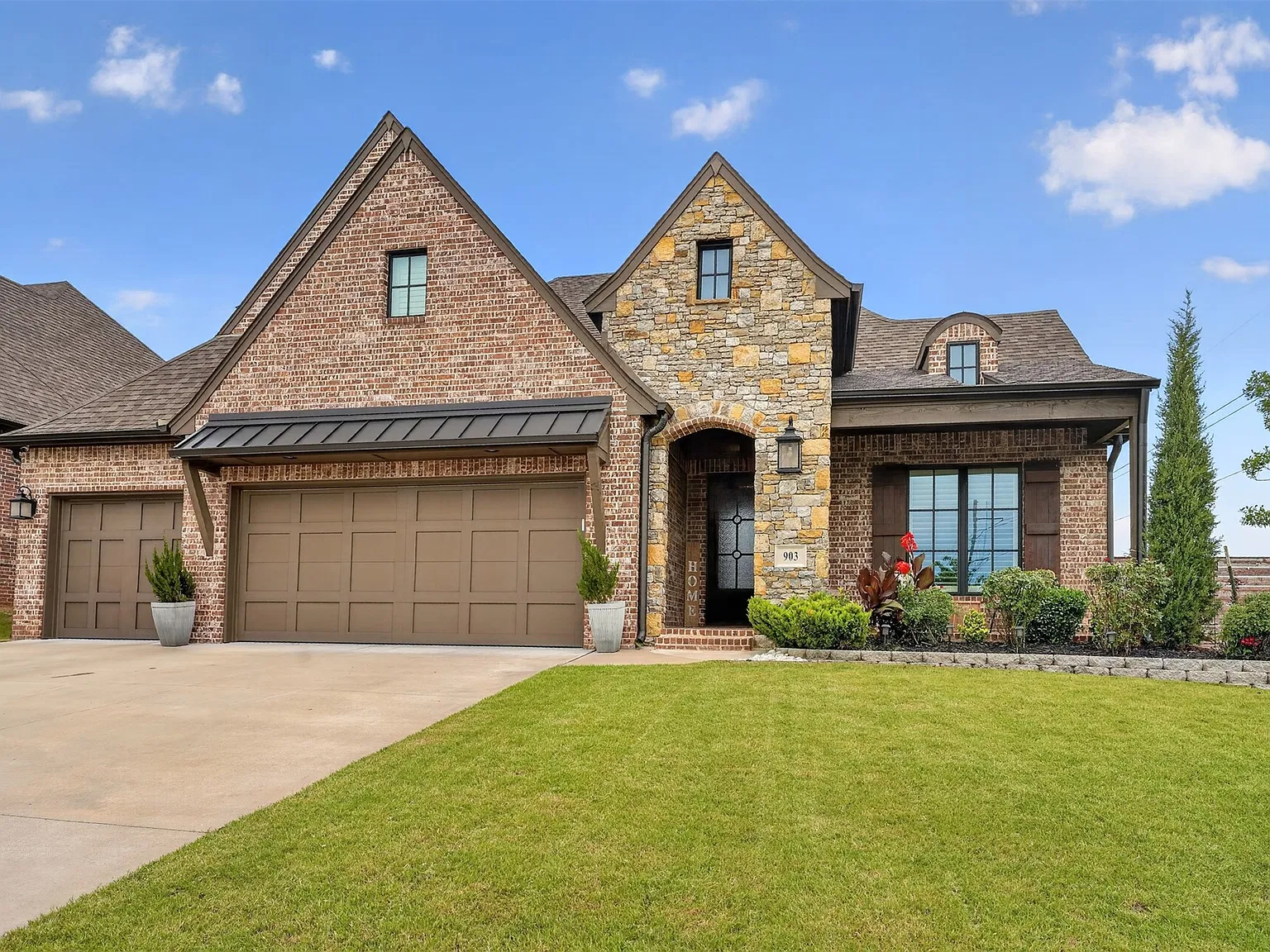 4 bed, 3.5 bath, 3102 sqft, $5,000 — Photo 1