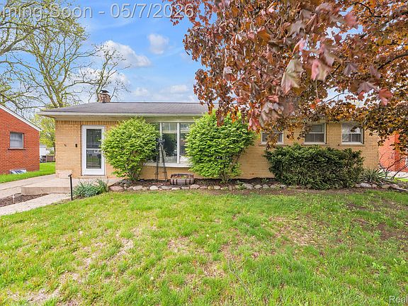 2nd image of 37022 Pinewood Rd