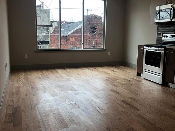 4th image of 1905 E Huntingdon St #B