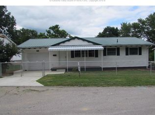 140 Caroline Cir, Hurricane, WV 25526