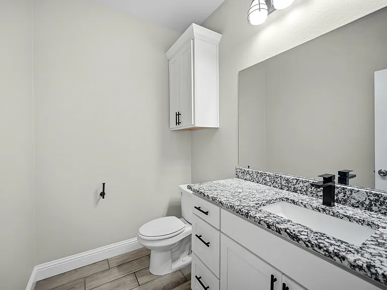 2125 Beaumont St — Photo 19